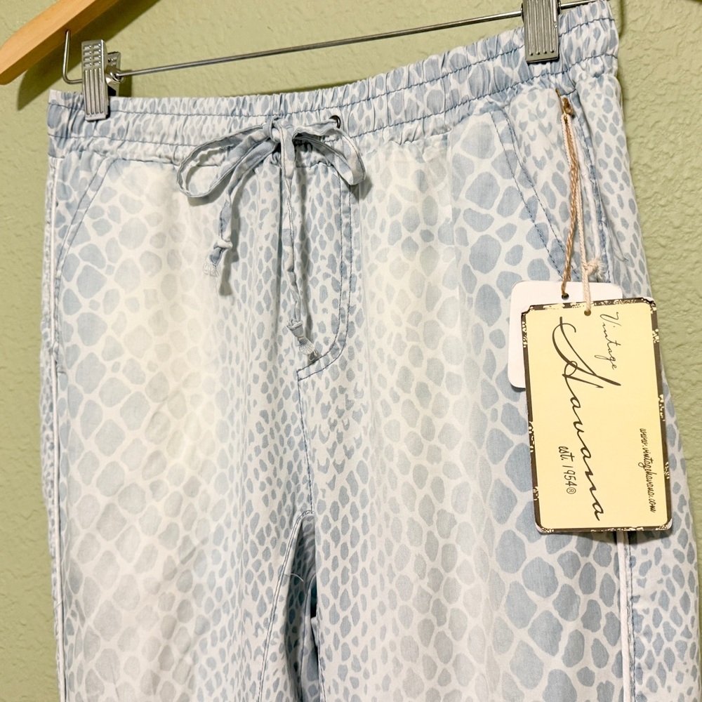 ✦ Vintage Havana ✦  Light Blue Wash Leopard Print Joggers ✦ Size Small ✦ NWT ✦